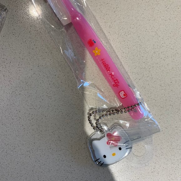 HELLO KITTY TRAVEL TOOTHBRUSH + LOTION BOTTLES - Picture 5 of 9